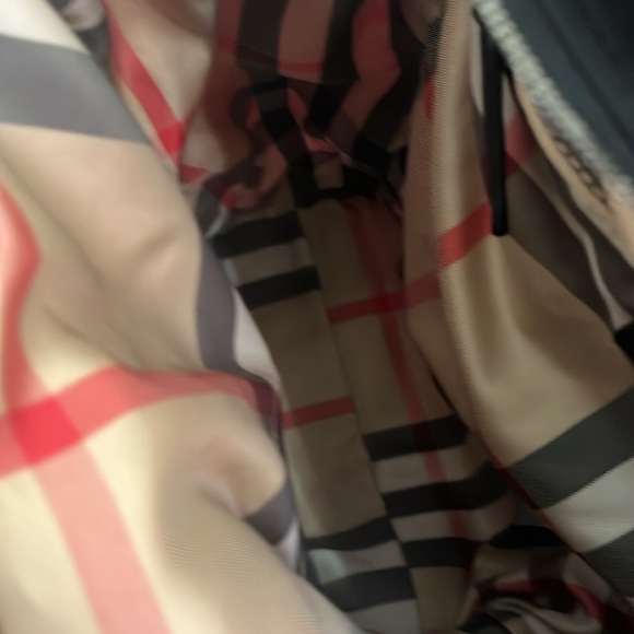 Authenticated Red Vinyl Burberry Satchel - Picture 6 of 10